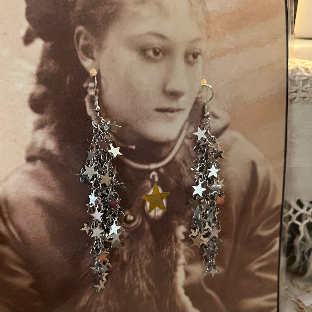 Silver Star Dangle Drop Earrings NWOT